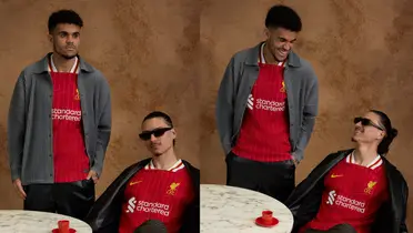 Luis Díaz y Darwin Núñez con la nueva camiseta del Liverpool 