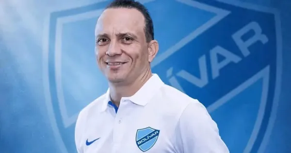 El techo de los directores técnicos colombianos: Restrepo nuevo DT de Bolívar