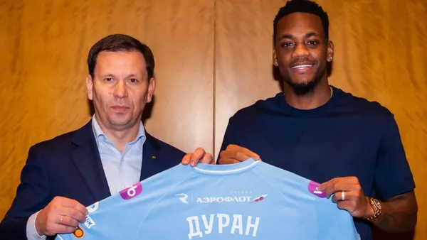 Jhon Durán contó con sus primeros minutos oficiales en el Zenit - X @fczenit_en