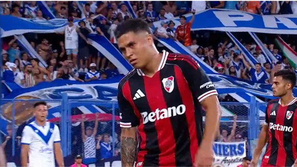 Juan Fernando Quintero salió lesionado en la derrota de River Plate ante Vélez - Captura de pantalla