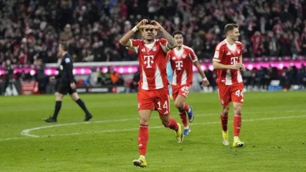 Luis Díaz marcó gol con el Bayern Múnich frente al Hamburgo - X @FCBayern