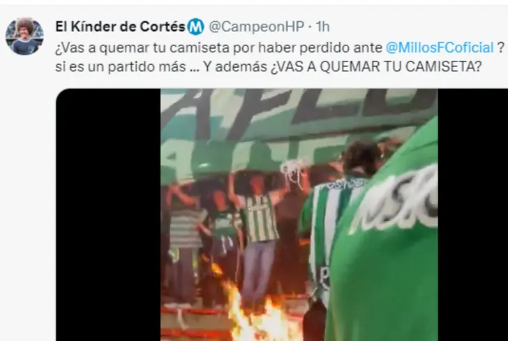 Hinchas de Nacional quemando las camisetas de su equipo tras perder ante Millonarios&nbsp;