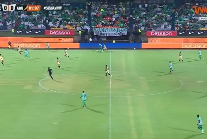 El estado del campo de juego en el Atanasio Girardot. Foto: Captura de pantalla Win + Fútbol