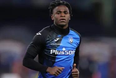 Duván Zapata era la primera opción que tenía el Inter de Milán para cubrir el puesto que dejaría la salida de Romelu Lukaku, quien se marcha al Chelsea de Inglaterra. Sin embargo, hay otro jugador que podría quitarle el puesto a Zapata, se trata del bosnio Edin Dzeko. Duván solo tendría un factor a favor para llegar al Inter de Milán.