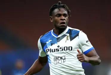 Duván Zapata es el objetivo del Inter de Milán tras la salida de Romelu Lukaku rumbo al Chelsea. Sin embargo, Zapata podría no llegar al cuadro de "Los Negriazules"; porque se anunció la contratación del delantero Edin Dzeko, quien proviene de la AS Roma, eso complica su firma y hay factores adicionales que pueden frenar la negociación entre el Atalanta y el Inter de Milán. Zapata perdería también un jugoso nuevo salario.