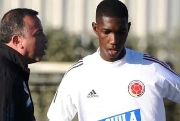 El colombiano Yaser Asprilla ha tenido un ascenso meteórico y le pusieron enfrente el caso de Marlos Moreno para que aterrice y ponga los pies sobre la tierra.