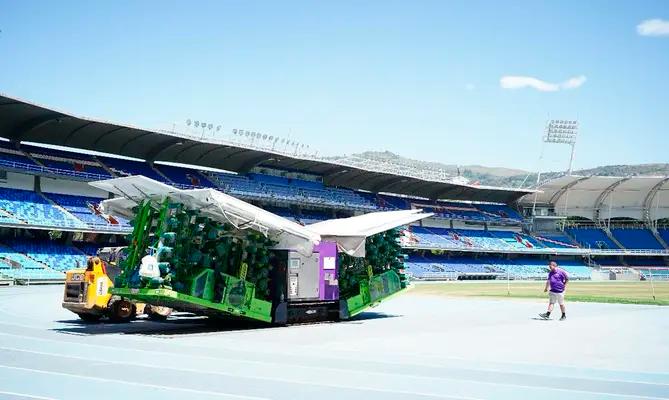 La maquina que plantara la nueva grama del escenario caleño gracias a la FIFA. Foto: Alcaldía de Cali&nbsp;