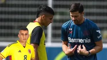 Gustavo Puerta en un entrenamiento del Bayer Leverkusen con Xabi Alonso 