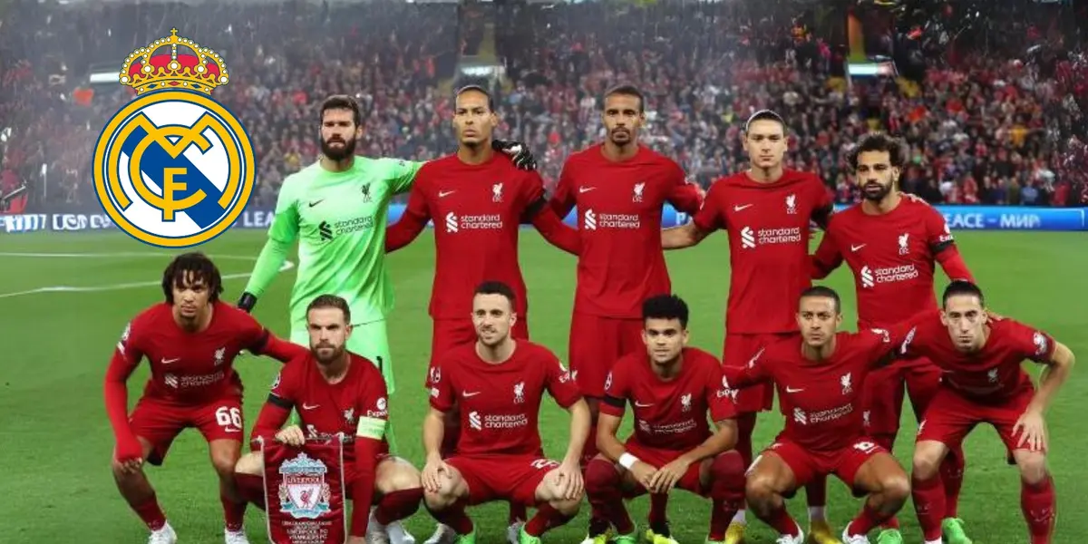Los jugadores del Liverpool de Inglaterra antes de un partido