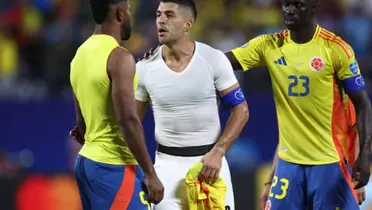 Luis Suárez increpa a Miguel Ángel Borja en el Uruguay vs Colombia (Fuente: El Tiempo)