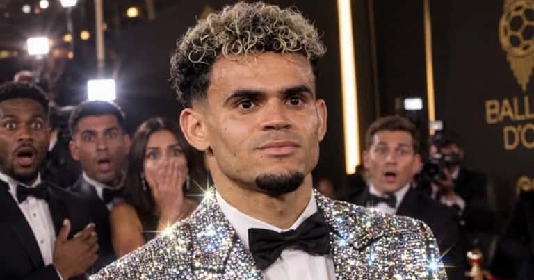 El elegante y moderno traje con el que Luis Díaz sorprendió en la alfombra roja del Balón de Oro