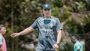 El técnico verdolaga bajo fuego. Foto: Atlético Nacional